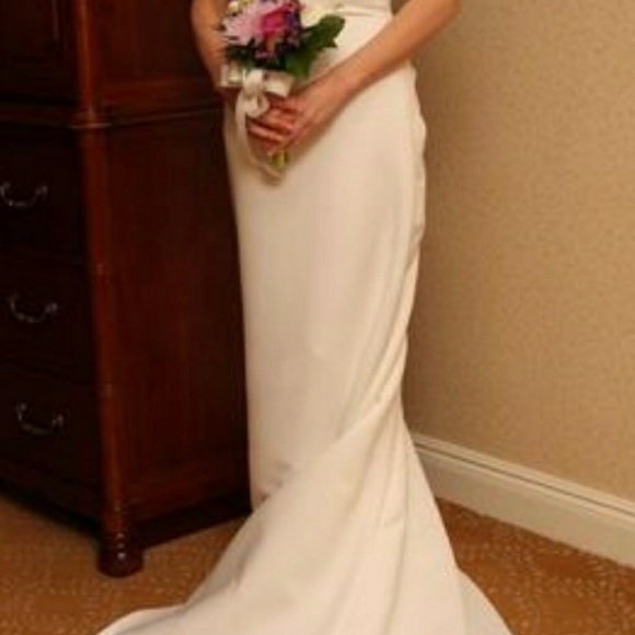 White Wedding Dress & Crystal edge Fingertip Veil - Picture 2 of 7